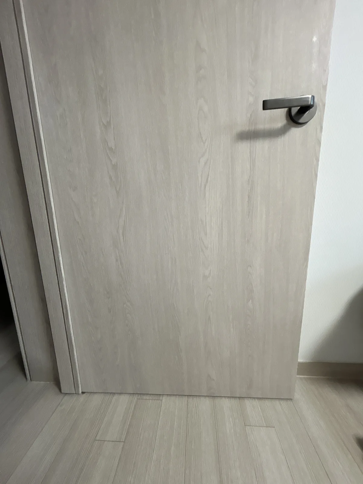 정리를 마친 방문 표면